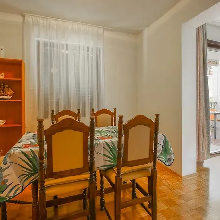Kika B4+1 Apartment *