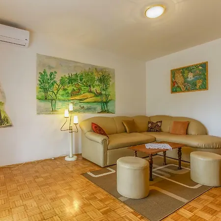 Kika B4+1 * Porec